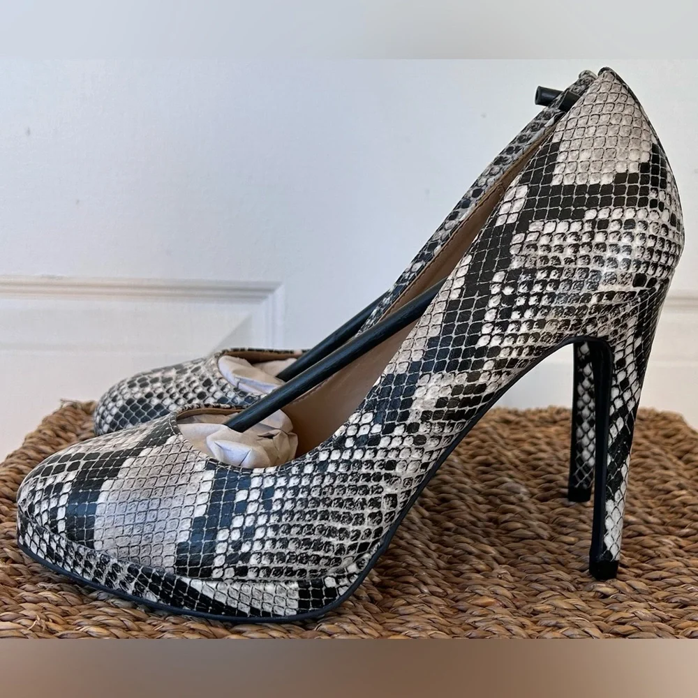 Anne Michelle Brand‎ Reptile Print Round Toe Heels Size 7.5